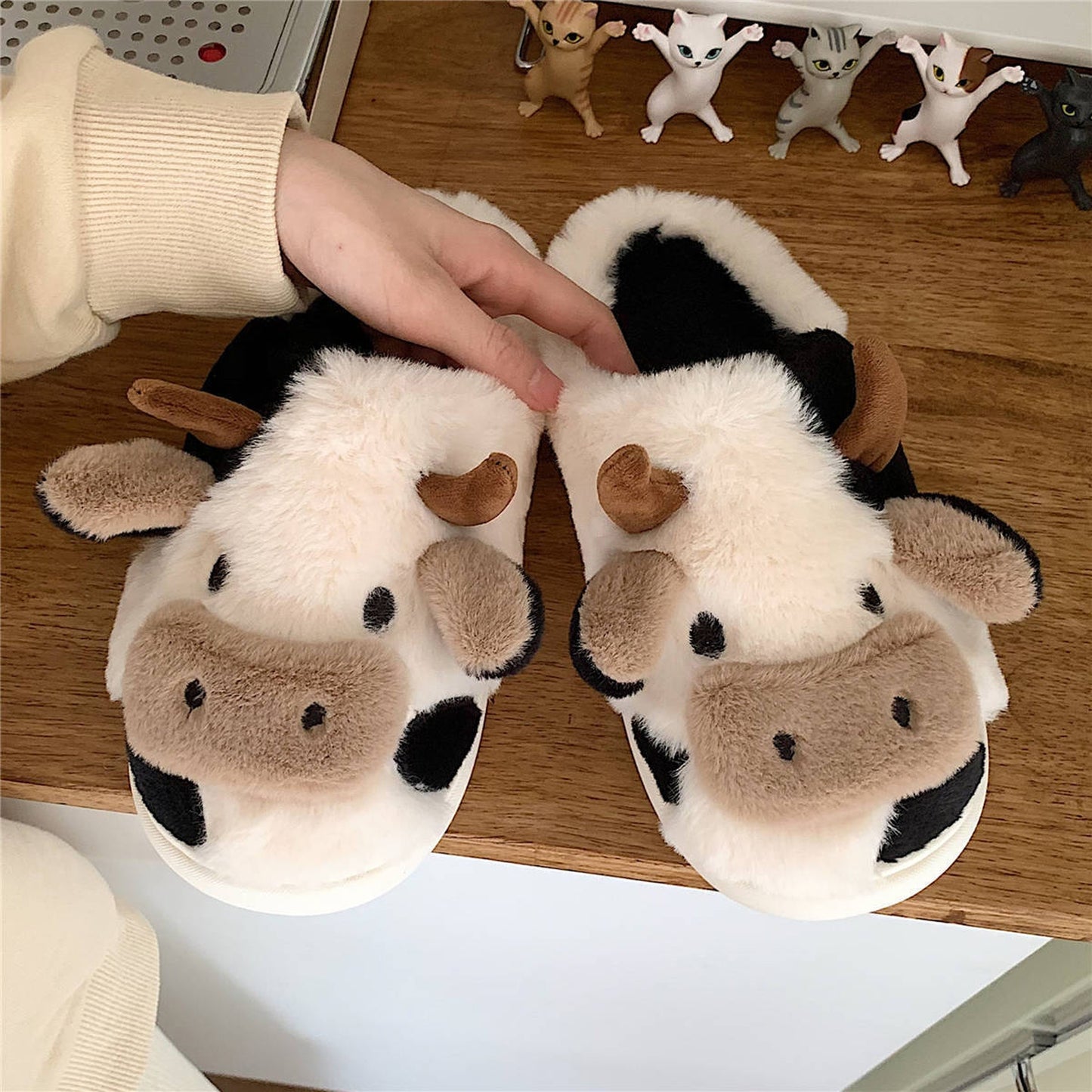 Women's Cute Cartoon Cow Slip-On Slippers - Plush Fabric Winter Indoor House Shoes with Soft Lining & Durable PVC Sole for Cozy Home Comfort, Cow Slippers, Playful Footwear, Decorative Plush Lining