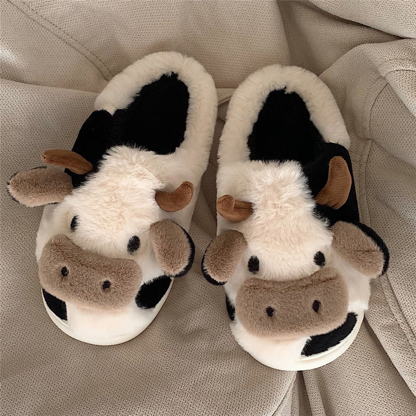Women's Cute Cartoon Cow Slip-On Slippers - Plush Fabric Winter Indoor House Shoes with Soft Lining & Durable PVC Sole for Cozy Home Comfort, Cow Slippers, Playful Footwear, Decorative Plush Lining